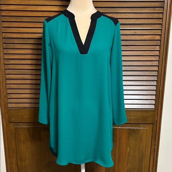 IZ Byer Green & Black 3/4 Roll-up Tab Sleeve Tunic Blouse Top Size M - Picture 1 of 6